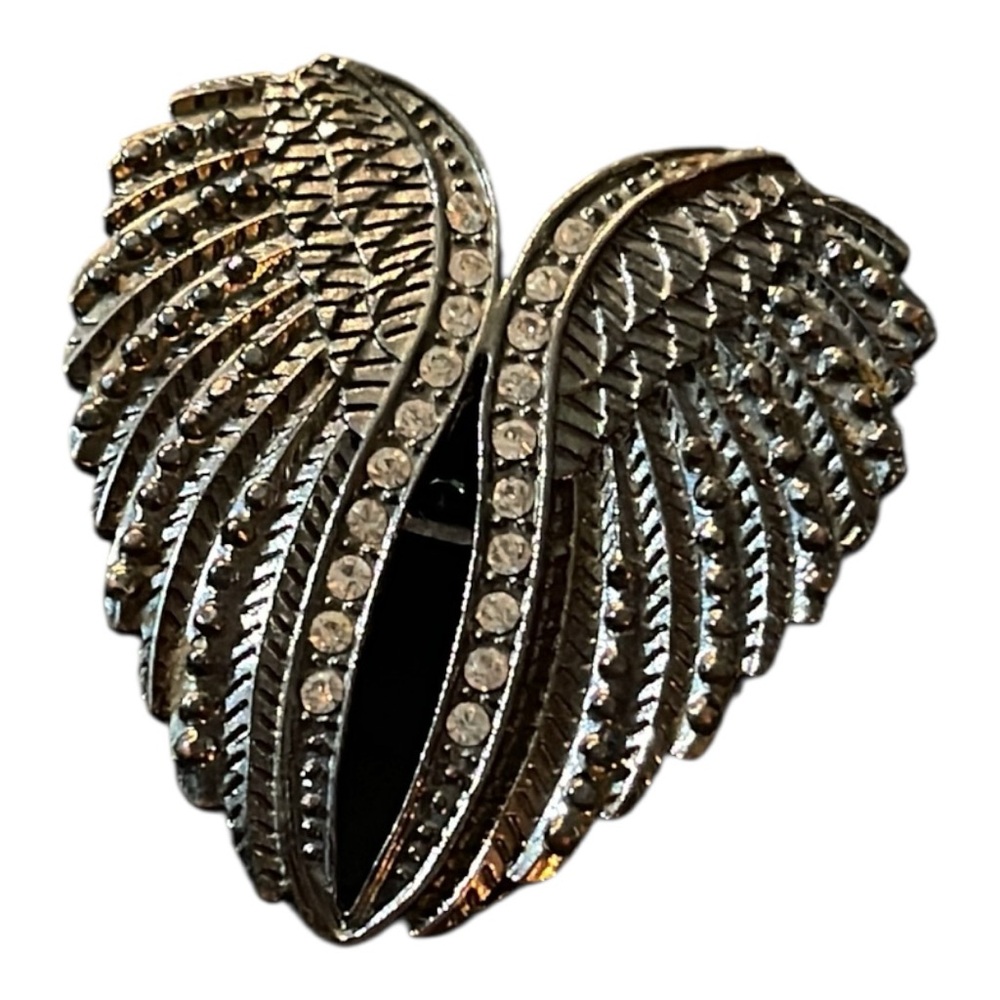 Silver Angel Wing stretch ring with Rhinestone Embellishments - Picture 3 of 5